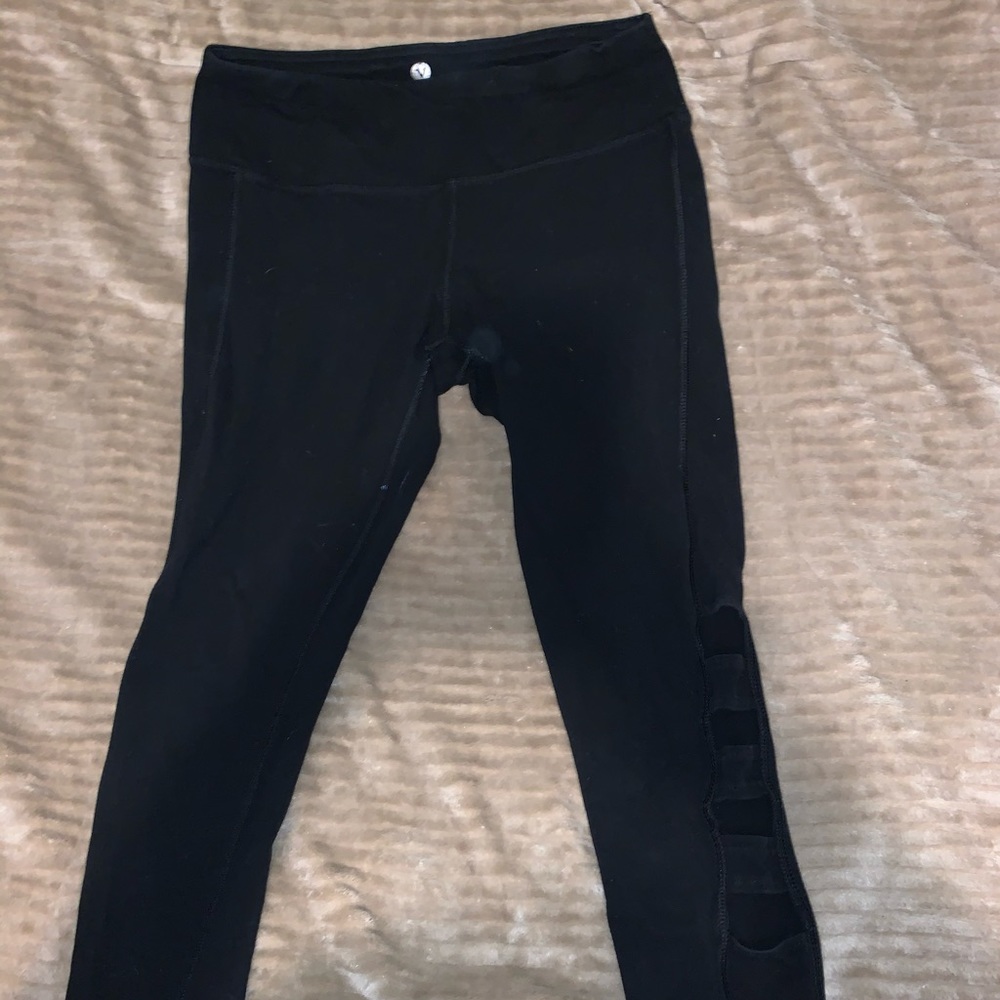 Black ankle yoga pants